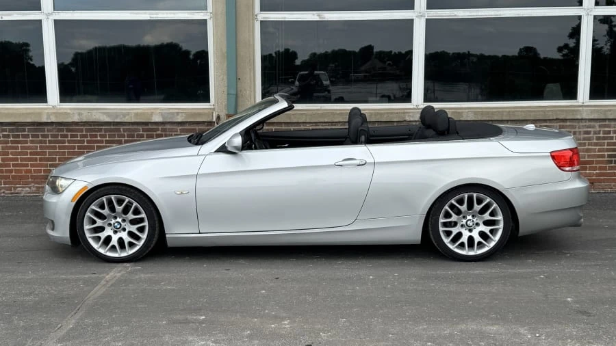 2010 BMW E93 3 Series Convertible - Image 2 of 13
