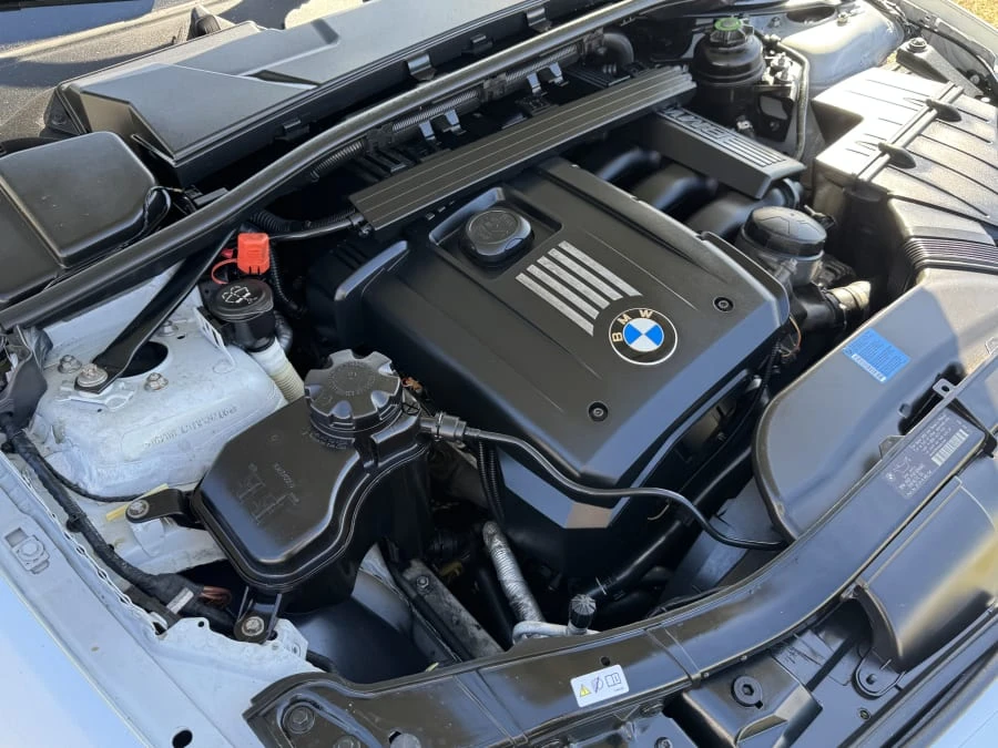 2010 BMW E93 3 Series Convertible - Image 10 of 11