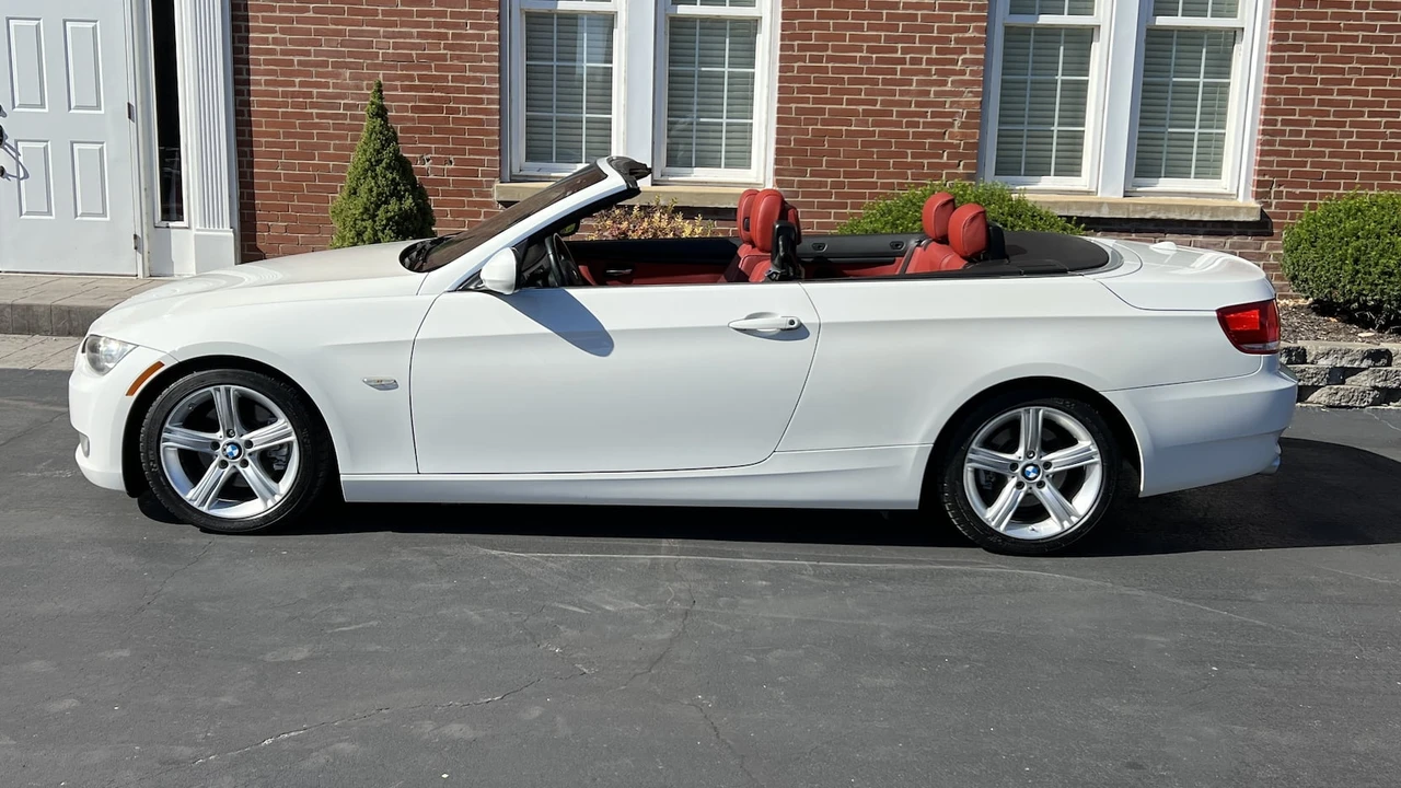 2010 BMW E93 3 Series Convertible - Image 2 of 11