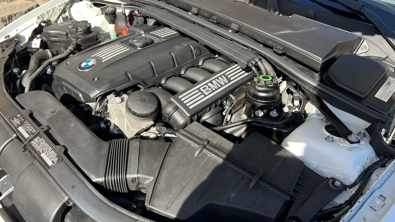 2010 BMW E93 3 Series Convertible - Image 7 of 11