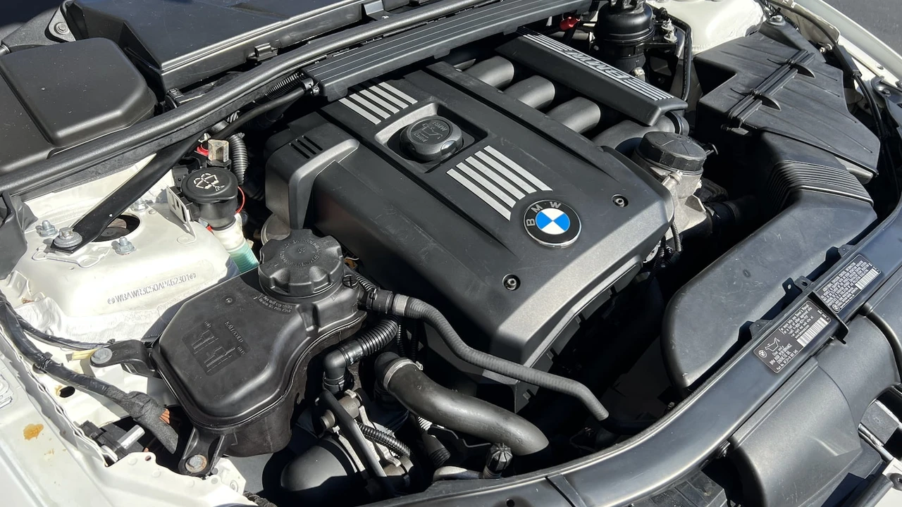 2010 BMW E93 3 Series Convertible - Image 8 of 11