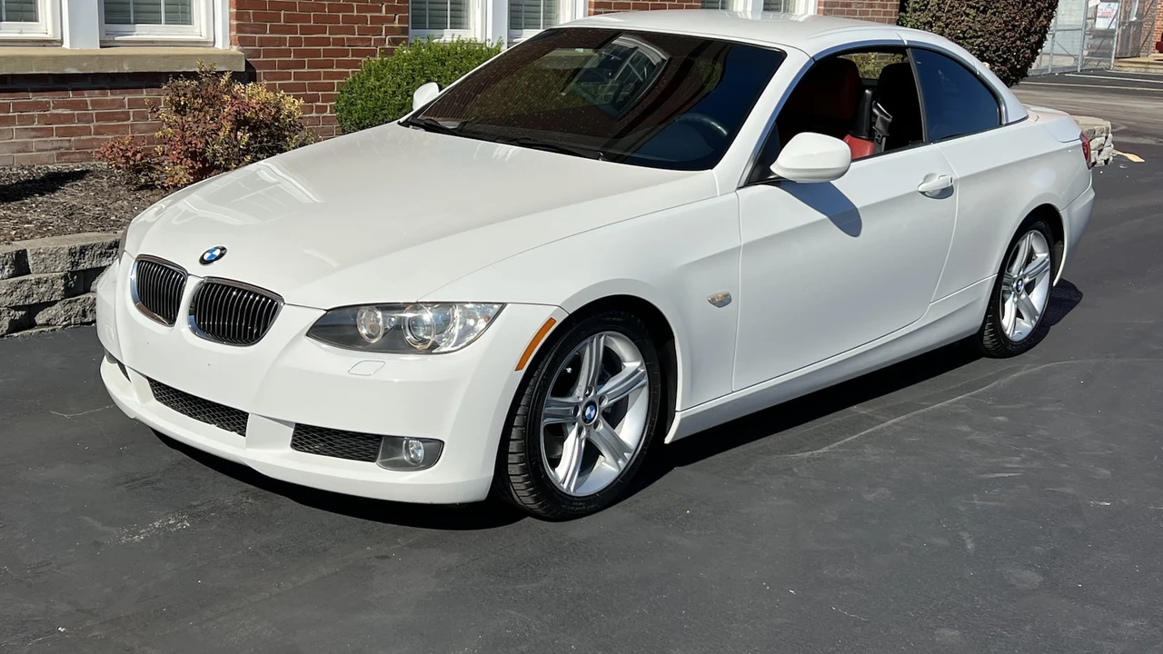 2010 BMW E93 3 Series Convertible - Image 9 of 11