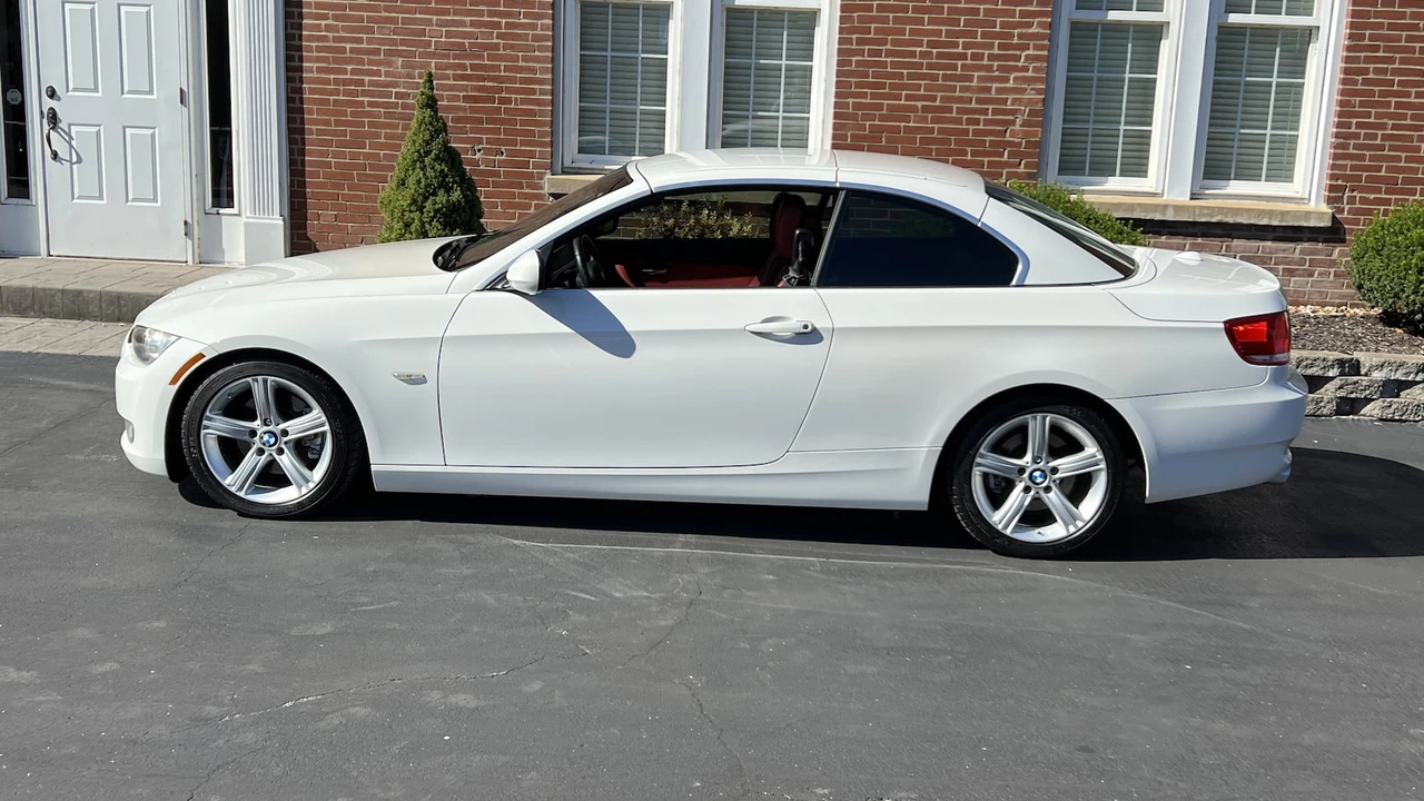 2010 BMW E93 3 Series Convertible - Image 10 of 11