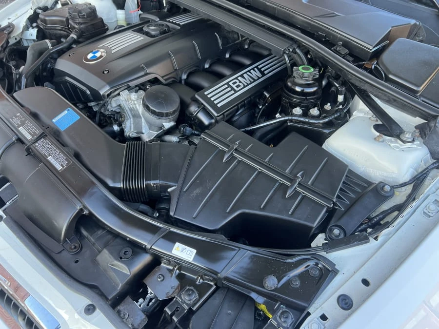 2010 BMW E93 3 Series Convertible - Image 10 of 11
