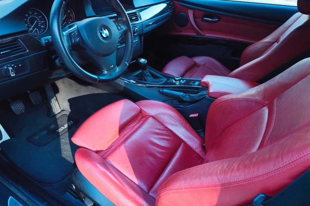 2010 BMW E93 3 Series Convertible - Image 4 of 8