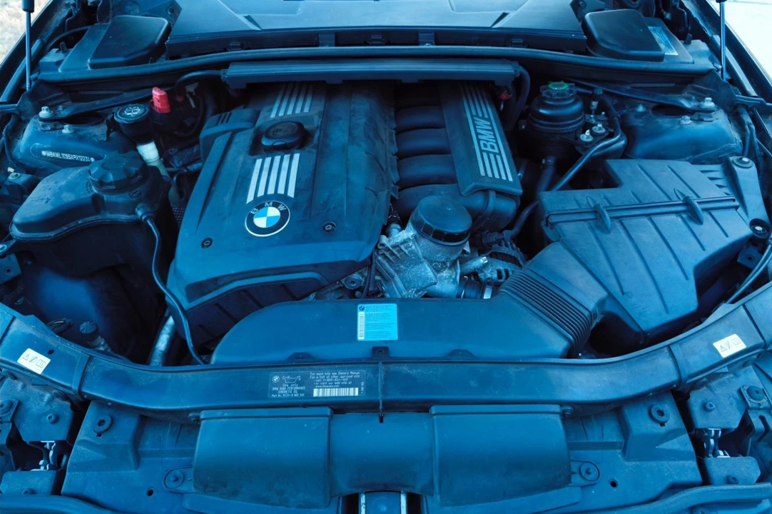 2010 BMW E93 3 Series Convertible - Image 6 of 8