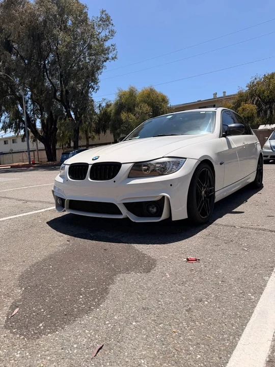 2010 BMW E90 3 Series Sedan - Image 3 of 3