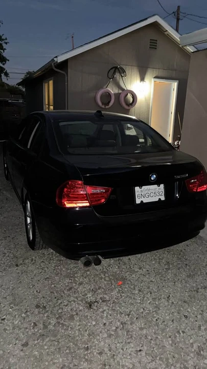 2010 BMW E90 3 Series Sedan - Image 3 of 4