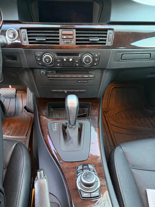 2010 BMW E90 3 Series Sedan - Image 9 of 15