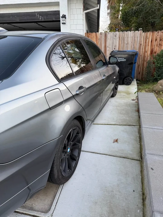 2010 BMW E90 3 Series Sedan - Image 4 of 15