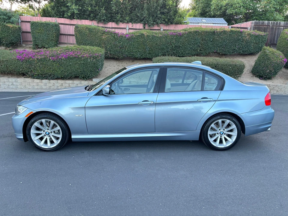 2010 BMW E90 3 Series Sedan - Image 6 of 31