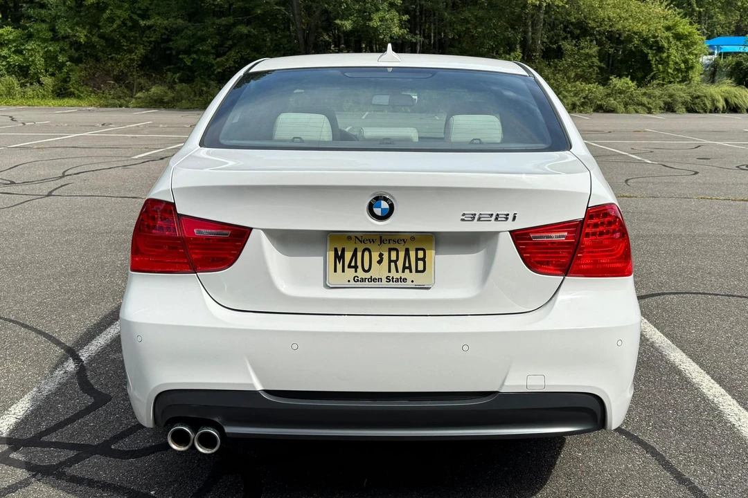 2010 BMW E90 3 Series Sedan - Image 5 of 31