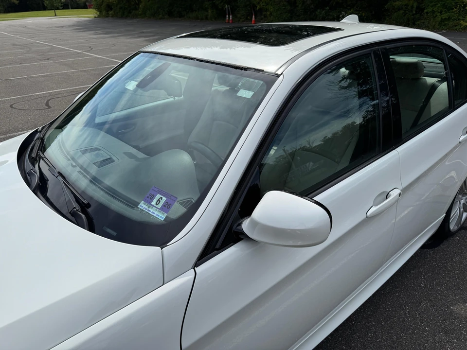 2010 BMW E90 3 Series Sedan - Image 26 of 31