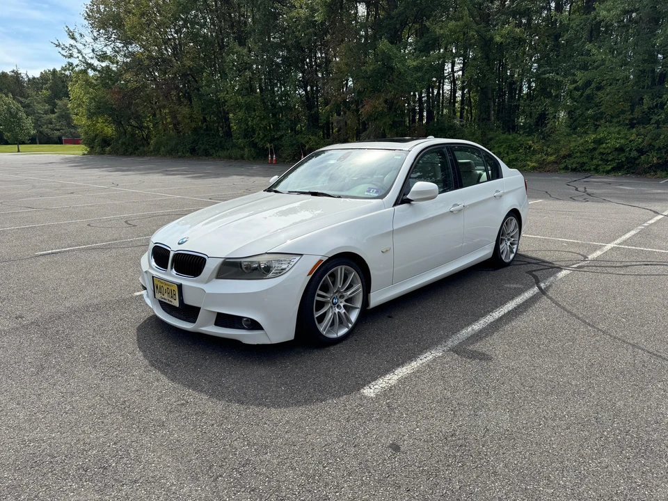 2010 BMW E90 3 Series Sedan - Image 10 of 31