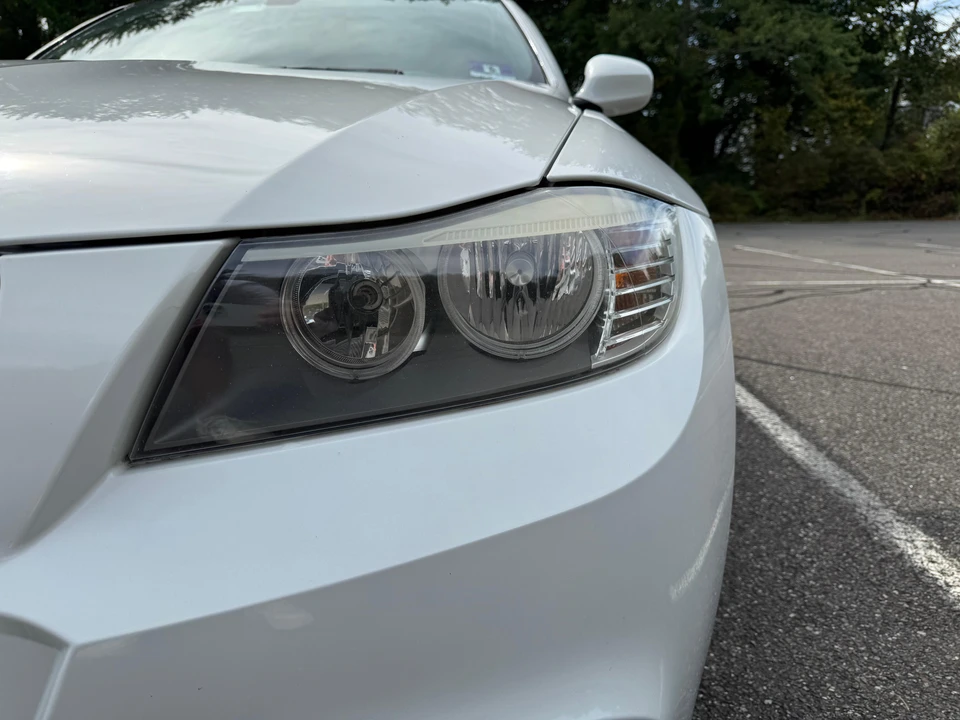 2010 BMW E90 3 Series Sedan - Image 24 of 31
