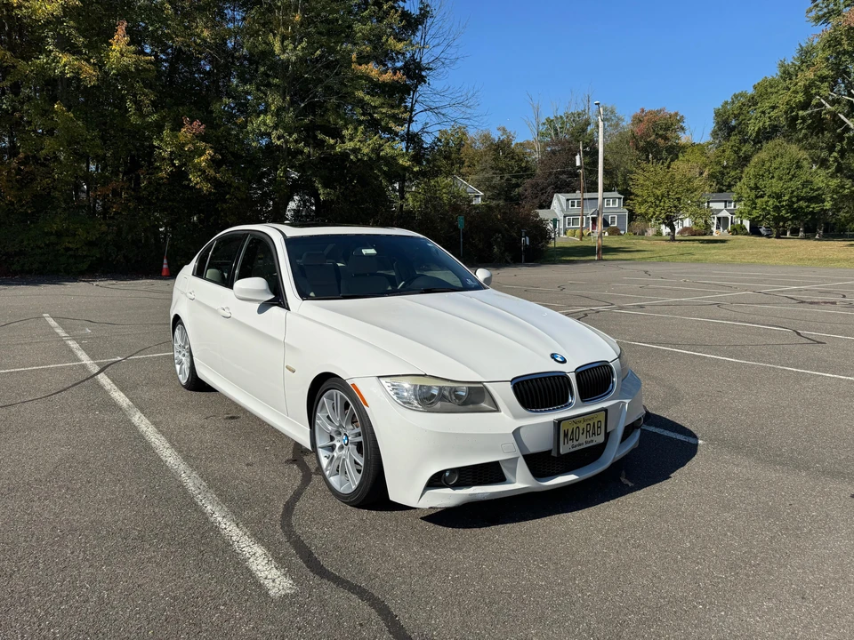 2010 BMW E90 3 Series Sedan - Image 20 of 31