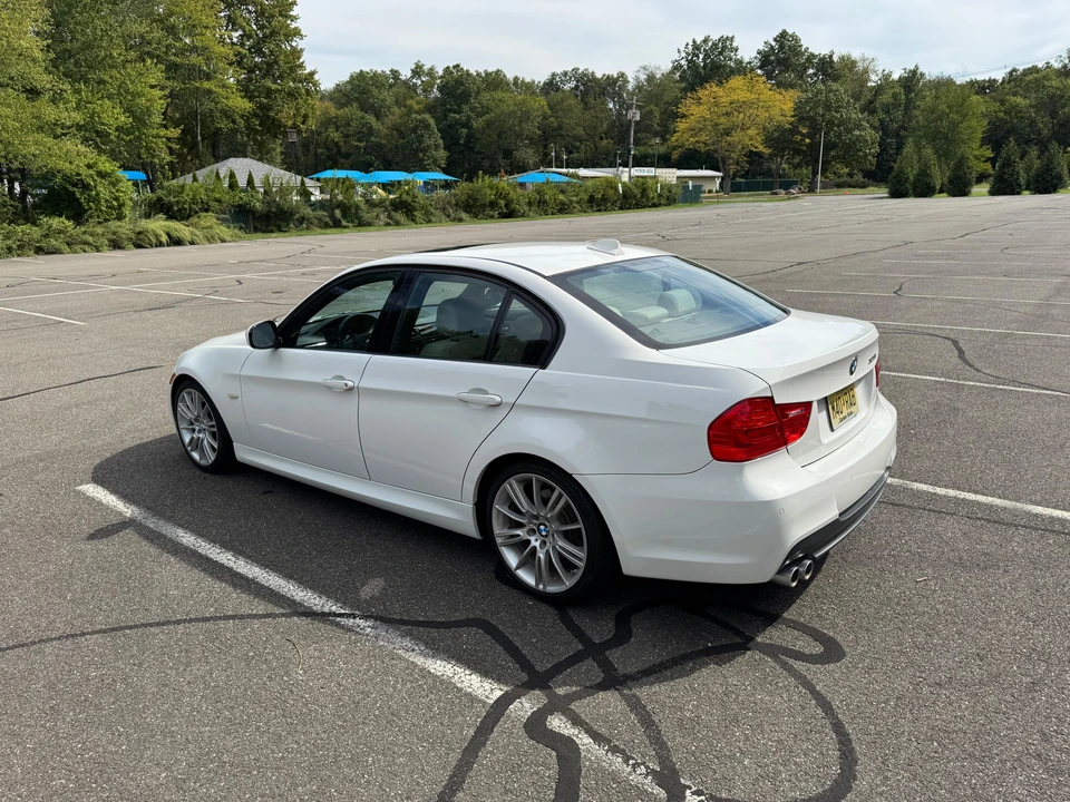 2010 BMW E90 3 Series Sedan - Image 12 of 31