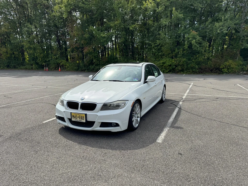 2010 BMW E90 3 Series Sedan - Image 8 of 31