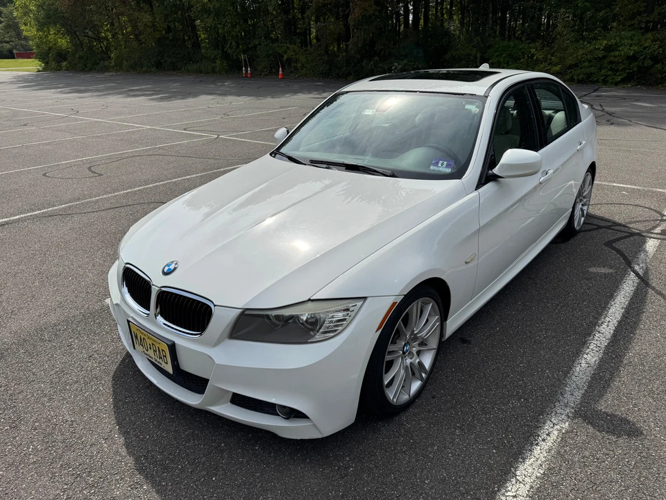 2010 BMW E90 3 Series Sedan - Image 9 of 31