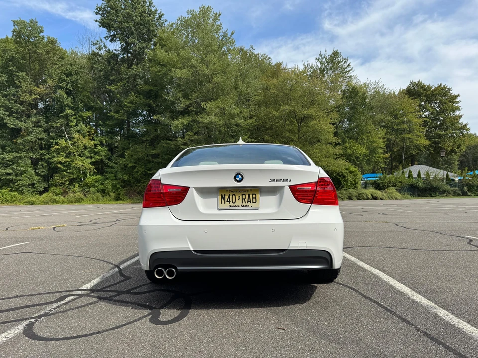 2010 BMW E90 3 Series Sedan - Image 13 of 31