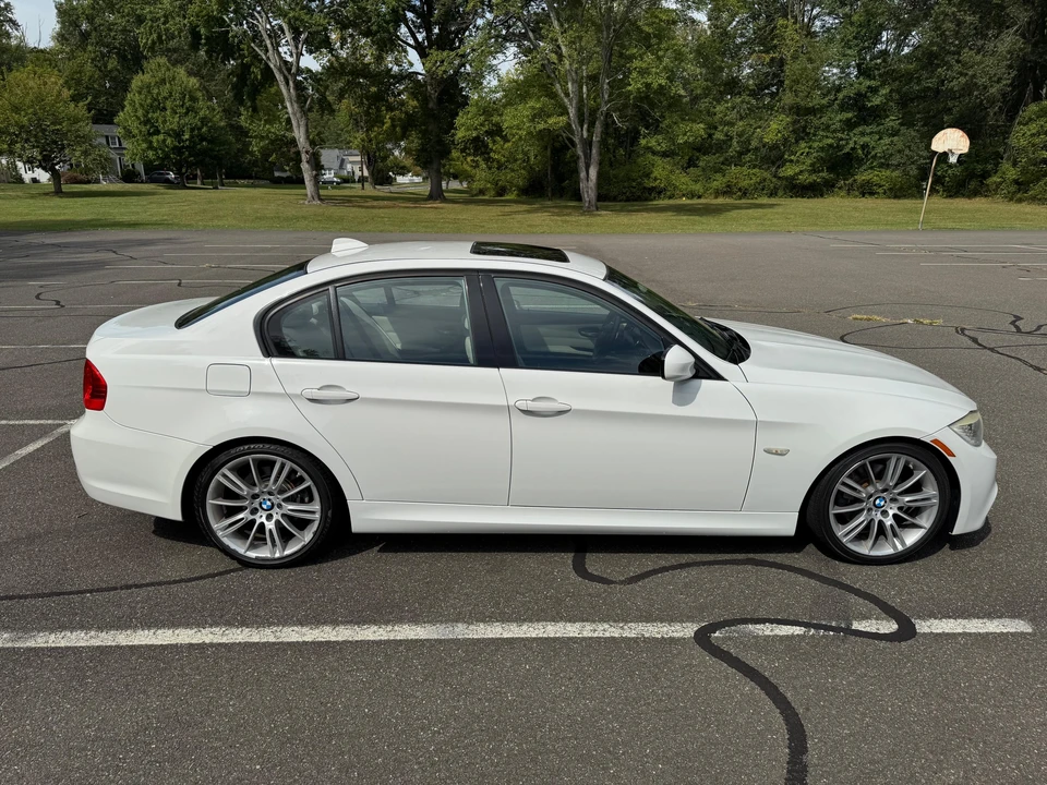 2010 BMW E90 3 Series Sedan - Image 18 of 31