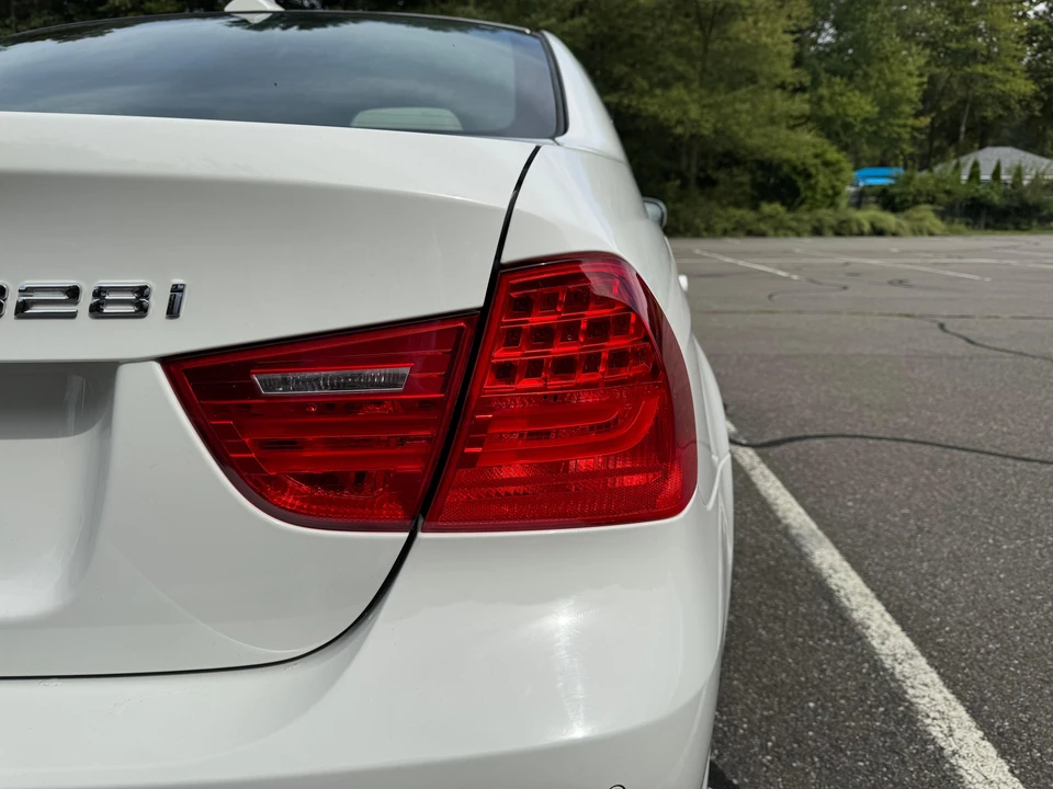2010 BMW E90 3 Series Sedan - Image 30 of 31