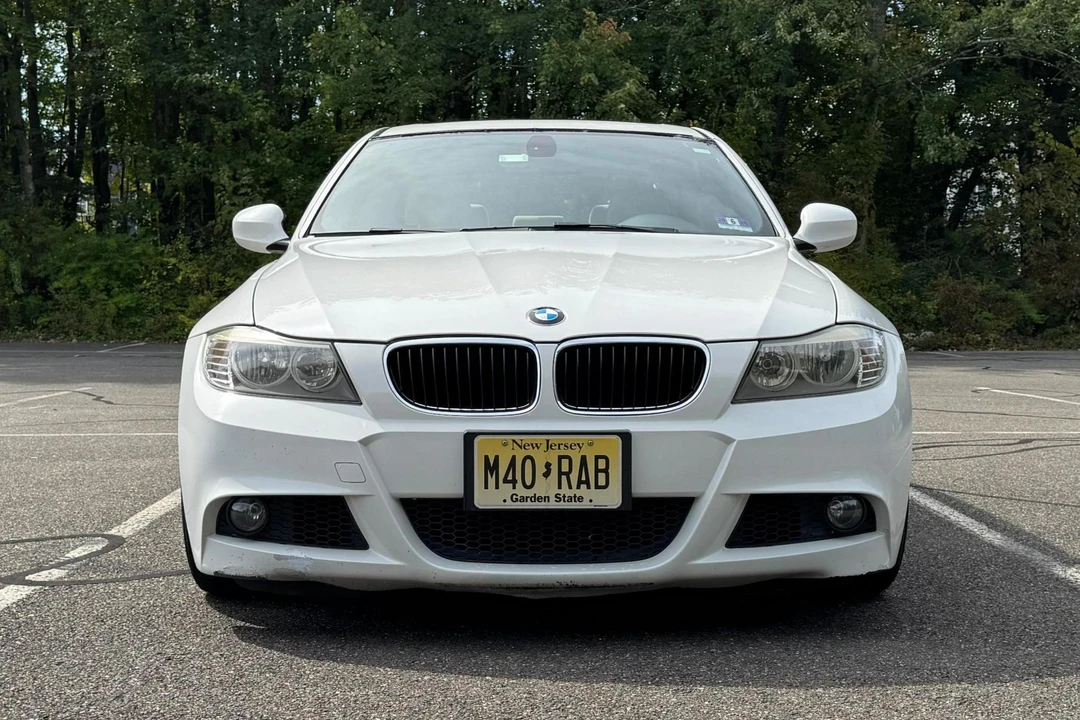 2010 BMW E90 3 Series Sedan - Image 2 of 31