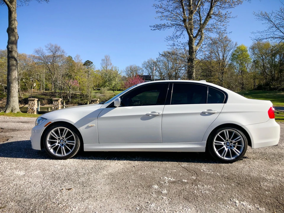 2010 BMW E90 3 Series Sedan - Image 7 of 31
