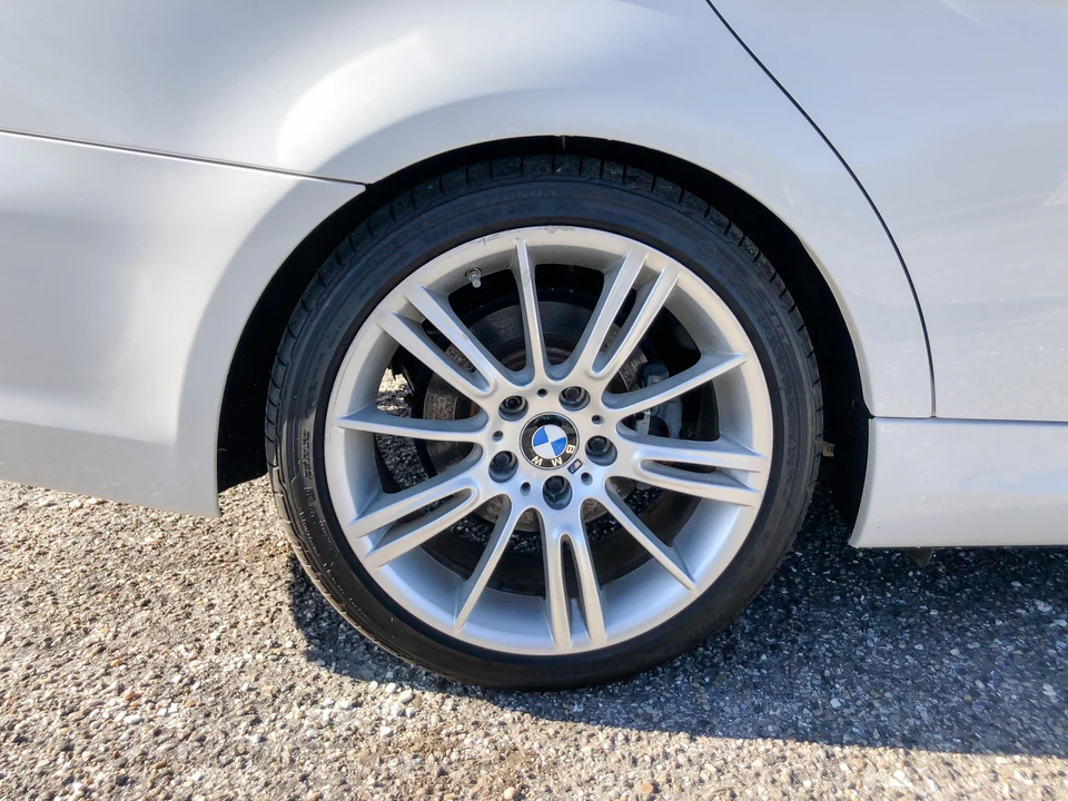2010 BMW E90 3 Series Sedan - Image 26 of 31