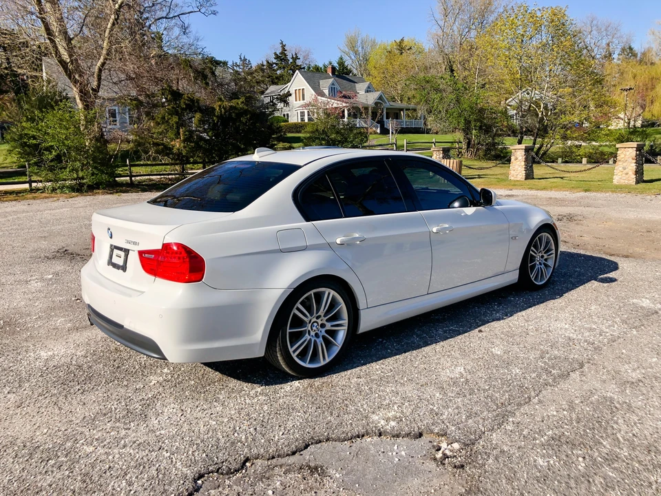 2010 BMW E90 3 Series Sedan - Image 11 of 31