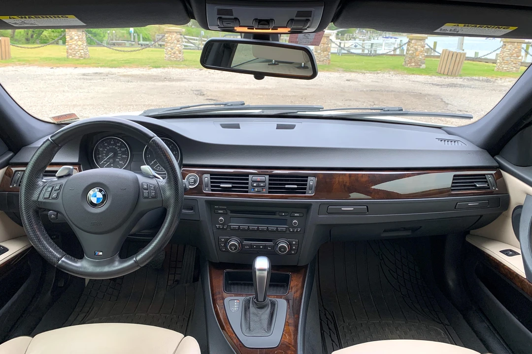 2010 BMW E90 3 Series Sedan - Image 29 of 31