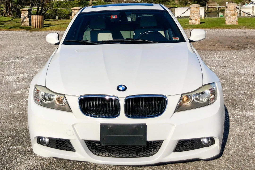 2010 BMW E90 3 Series Sedan - Image 2 of 31