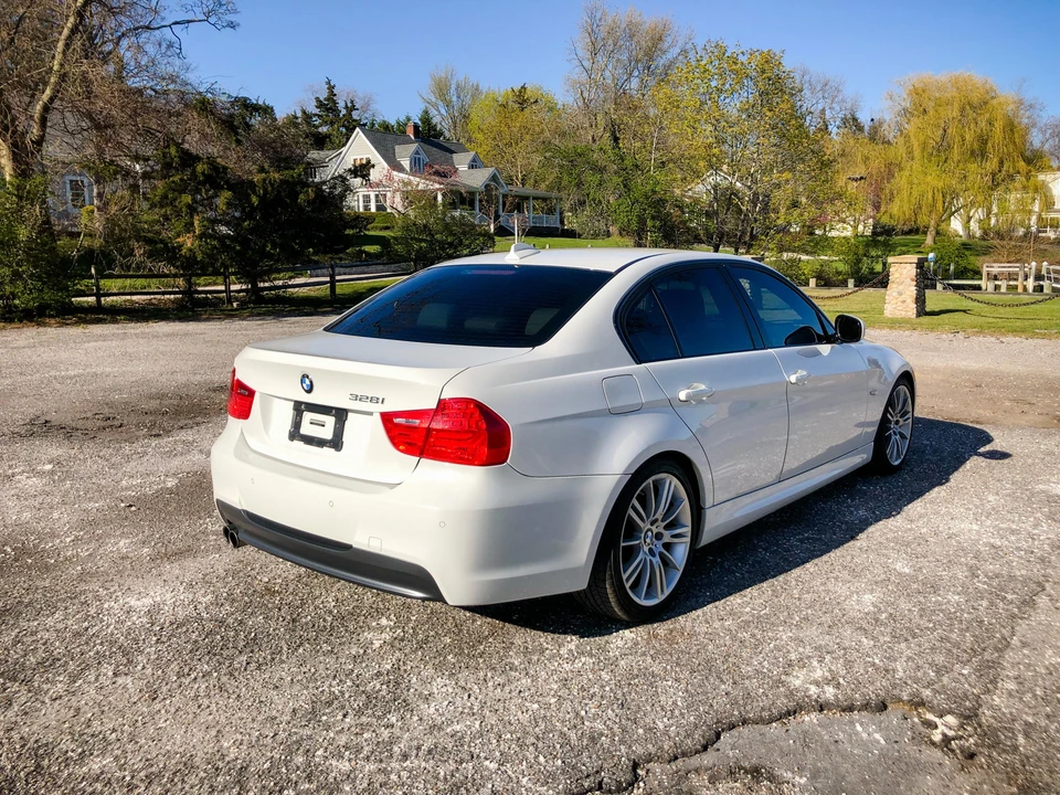 2010 BMW E90 3 Series Sedan - Image 10 of 31