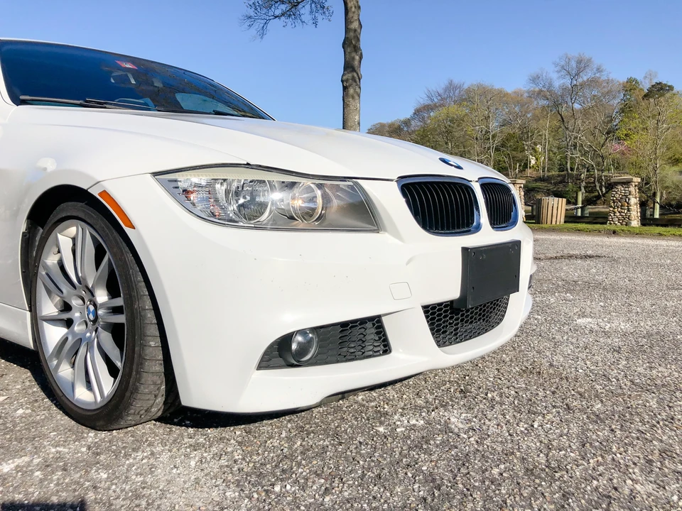 2010 BMW E90 3 Series Sedan - Image 12 of 31