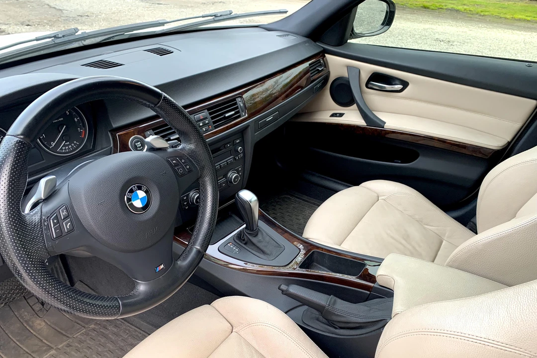 2010 BMW E90 3 Series Sedan - Image 28 of 31