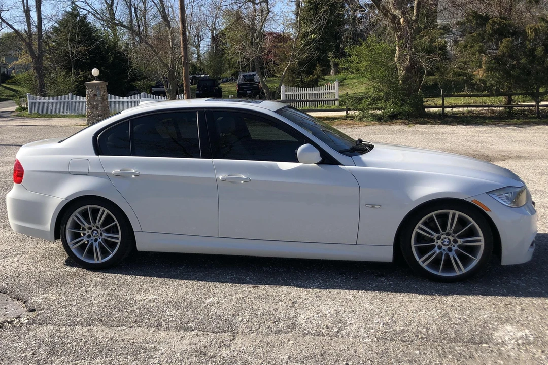 2010 BMW E90 3 Series Sedan - Image 3 of 31