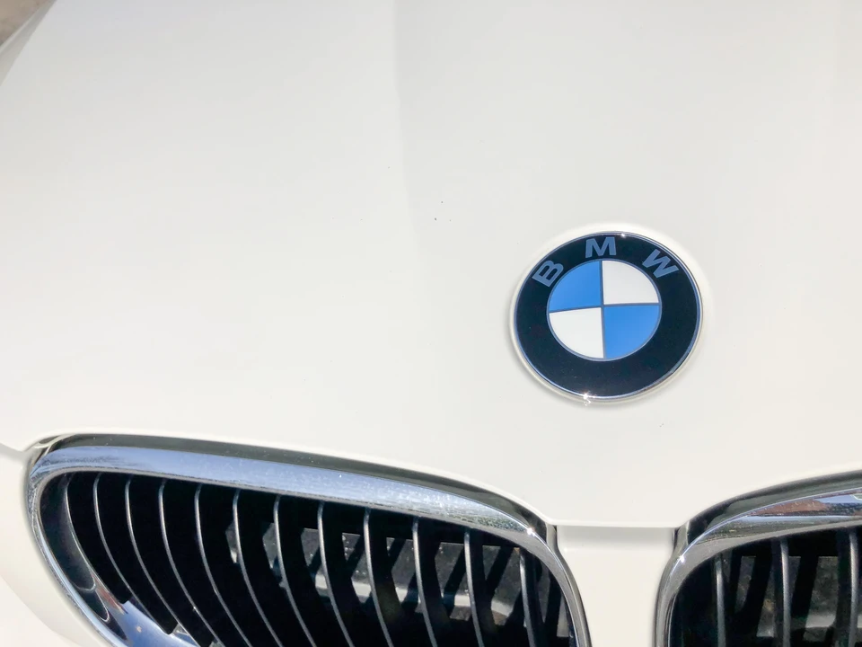 2010 BMW E90 3 Series Sedan - Image 14 of 31