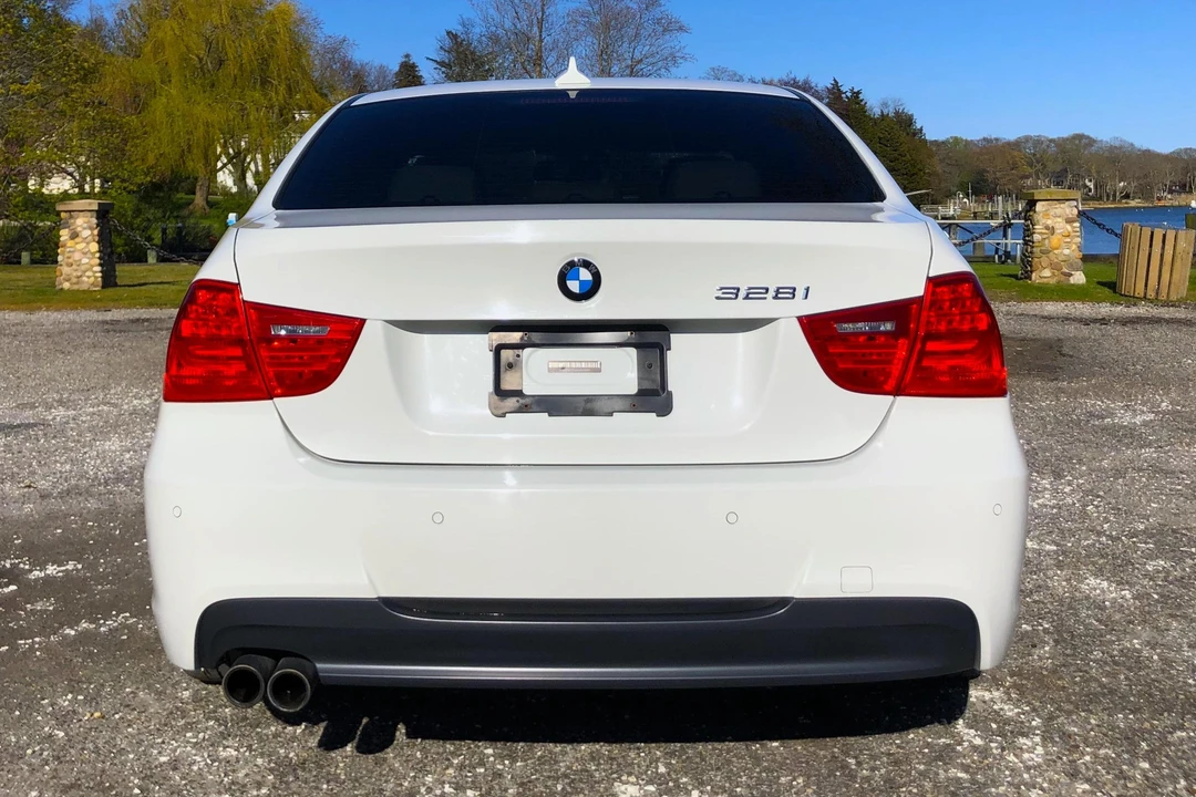 2010 BMW E90 3 Series Sedan - Image 5 of 31