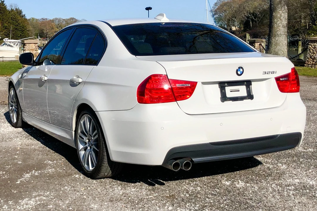 2010 BMW E90 3 Series Sedan - Image 8 of 31