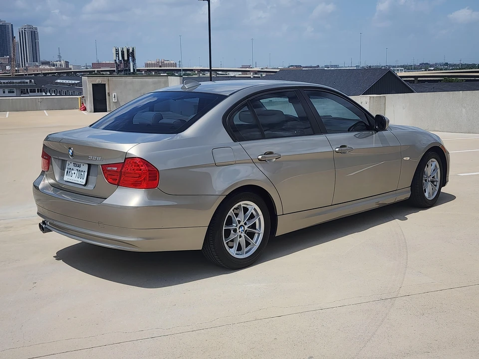2010 BMW E90 3 Series Sedan - Image 10 of 31