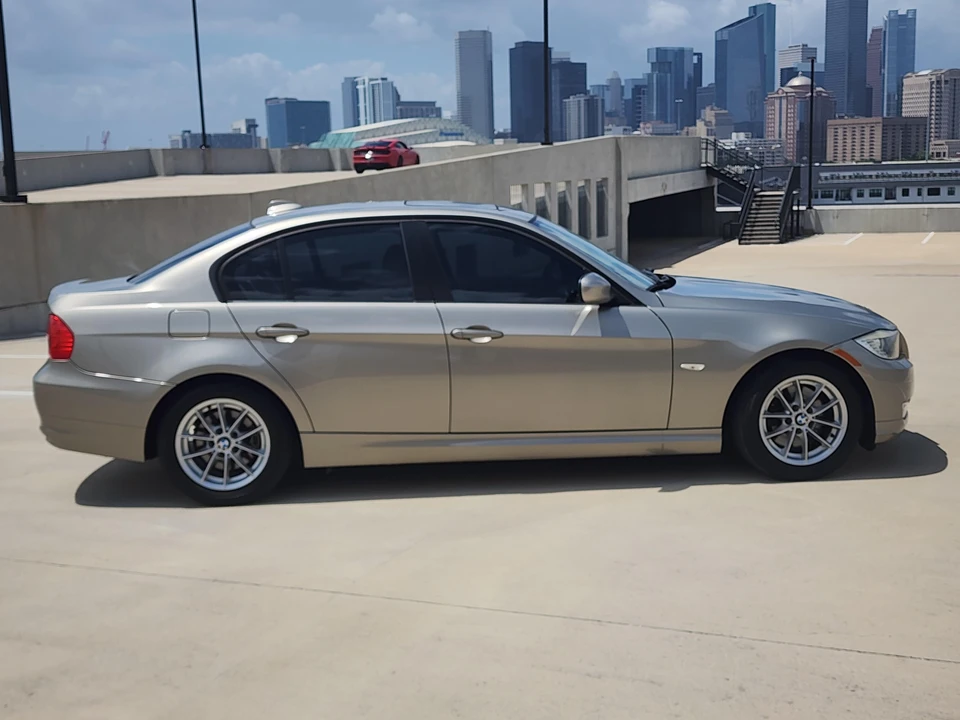 2010 BMW E90 3 Series Sedan - Image 11 of 31