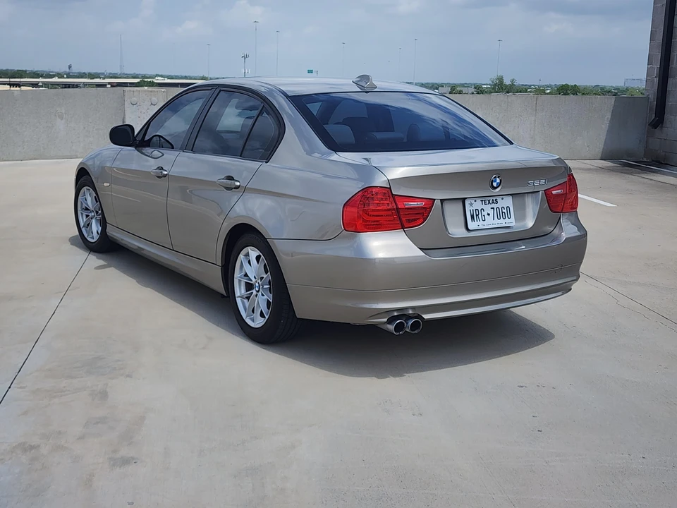 2010 BMW E90 3 Series Sedan - Image 8 of 31