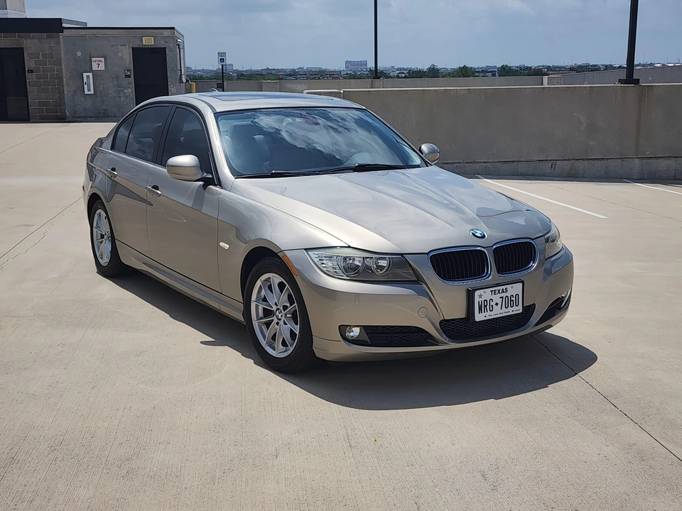 2010 BMW E90 3 Series Sedan - Image 12 of 31
