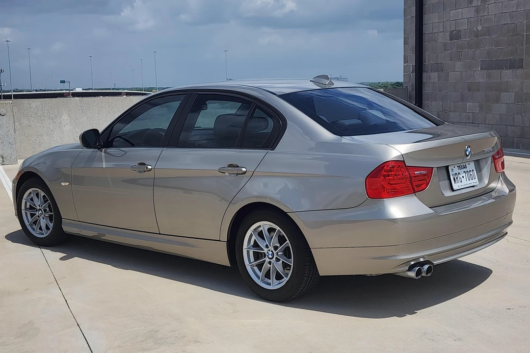 2010 BMW E90 3 Series Sedan - Image 4 of 31