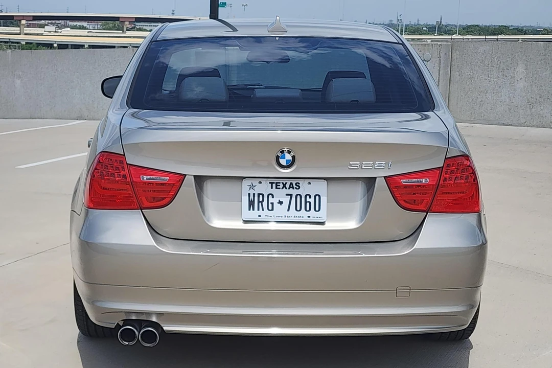 2010 BMW E90 3 Series Sedan - Image 5 of 31