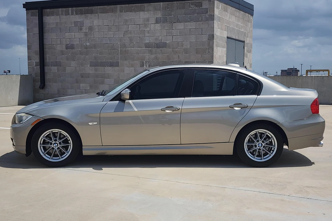 2010 BMW E90 3 Series Sedan - Image 3 of 31