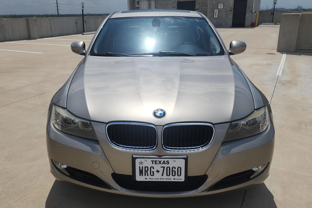 2010 BMW E90 3 Series Sedan - Image 2 of 31