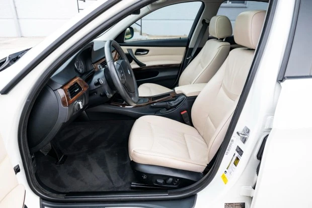 2010 BMW E90 3 Series Sedan - Image 4 of 8