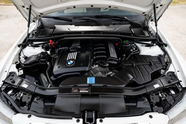 2010 BMW E90 3 Series Sedan - Image 6 of 8