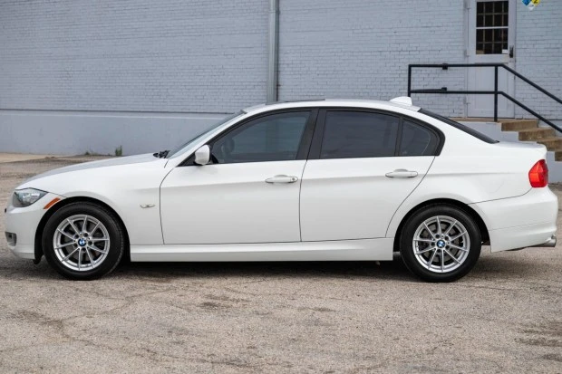 2010 BMW E90 3 Series Sedan - Image 3 of 8